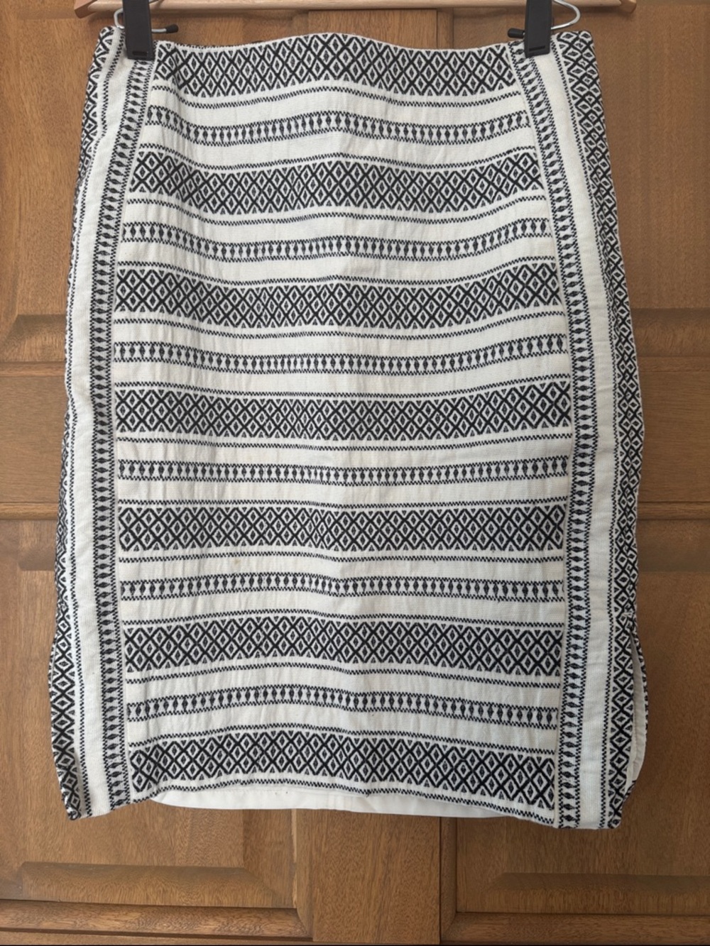 LOFT Sz 6 - Black and White Geometric Pencil Skirt